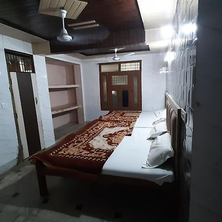 Subhadra Guest House Mathura Buitenkant foto