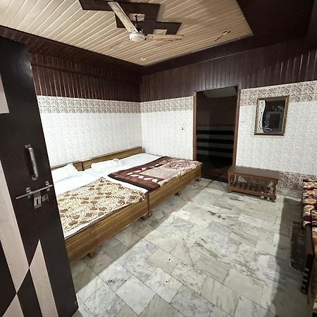 Subhadra Guest House Mathura Buitenkant foto