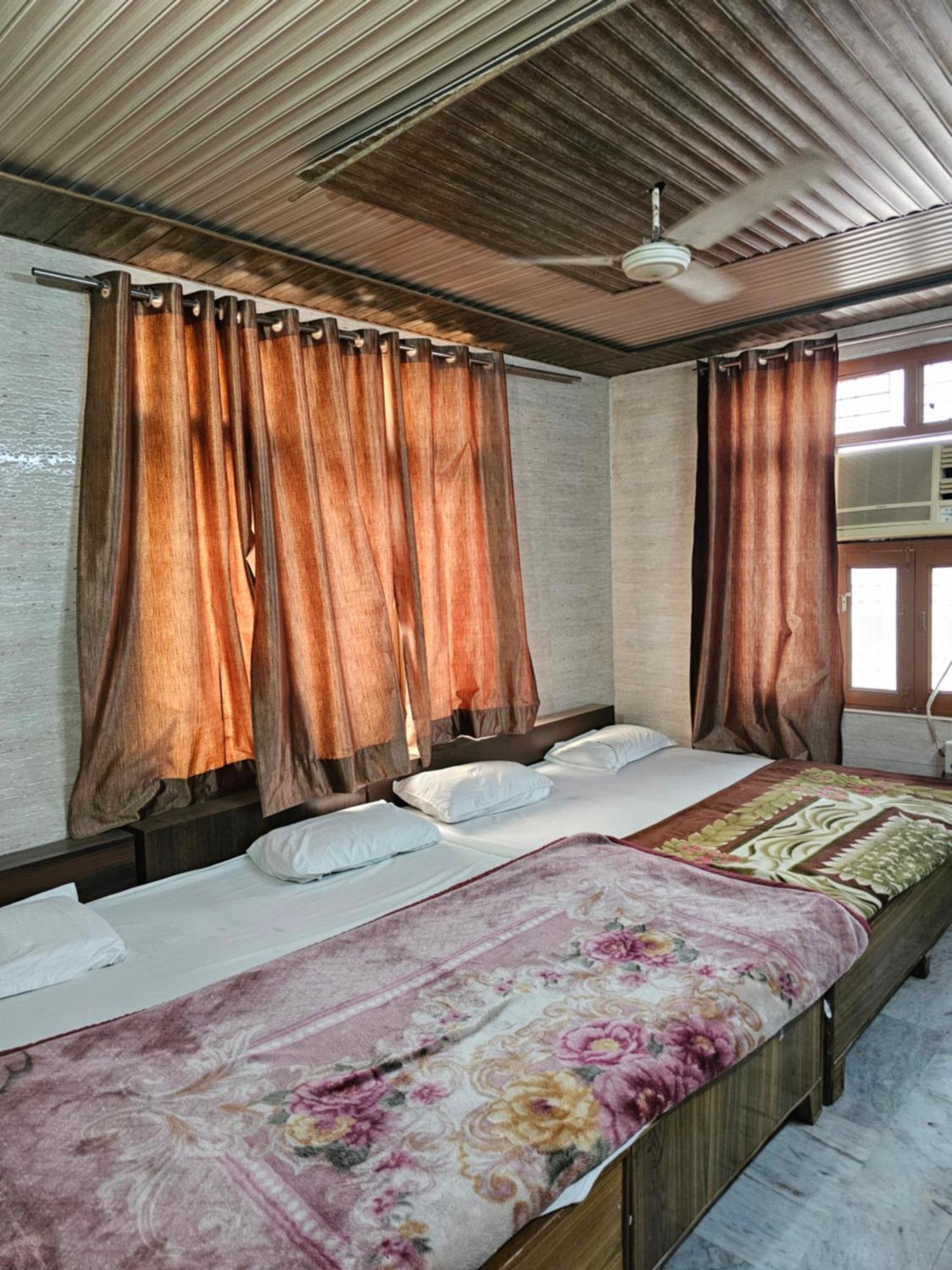 Subhadra Guest House Mathura Kamer foto