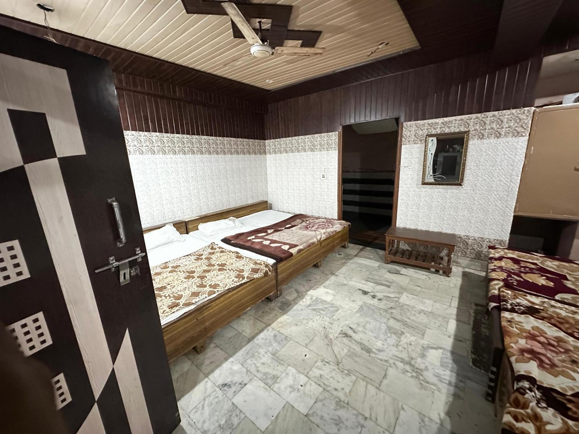 Subhadra Guest House Mathura Buitenkant foto